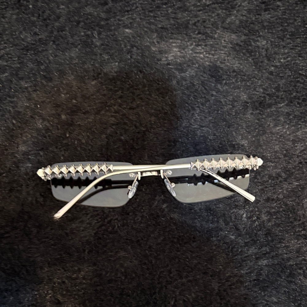 Stylish Silver Rimless Sunglasses - Picture 2 of 5